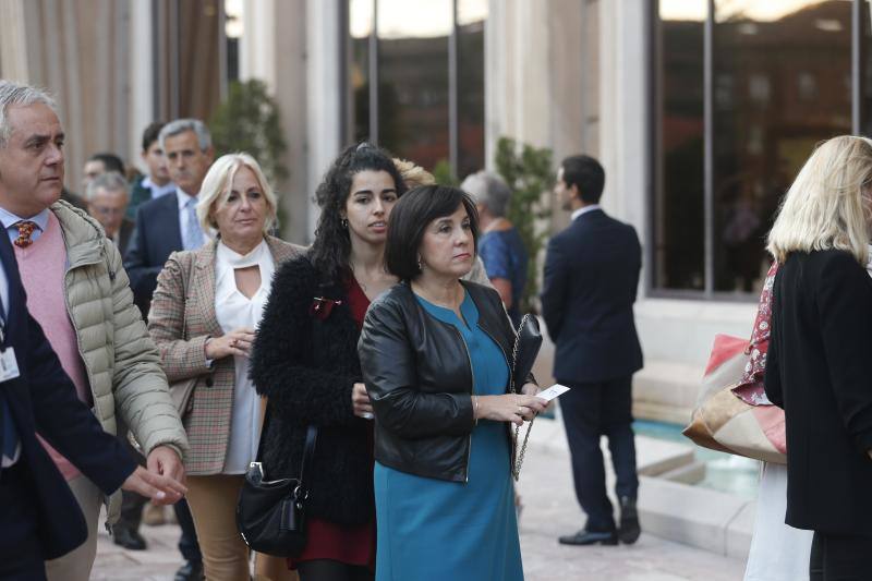 El recital en el Auditorio Príncipe Felipe ha sido el acto principal de la primera jornada de los Reyes en Asturias, que además ha contado con la asistencia de cuatro de los galardonados: Michael J. Sandel (Ciencias Sociales), Alma Guillermoprieto (Comunicación y Humanidades); la oceanógrafa Sylvia A. Earle (Concordia) y el paleontólogo sueco Svante Pääbo (Investigación Científica y Técnica).