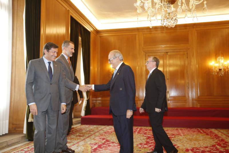 Felipe VI ha mantenido una audiencia con la Fundación para la Investigación e Innovación Biosanitaria en el Principado de Asturias en el primer acto de su visita a Asturias para presidir la ceremonia de entrega de los Premios Princesa.