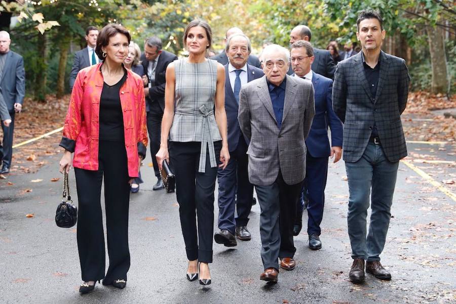 Doña Letizia acude a la Fábrica de Armas de La Vega para ver la actividad guiada por Martin Scorsese. Un encuentro del Premio Princesa de las Artes 2018 con jóvenes cineastas 