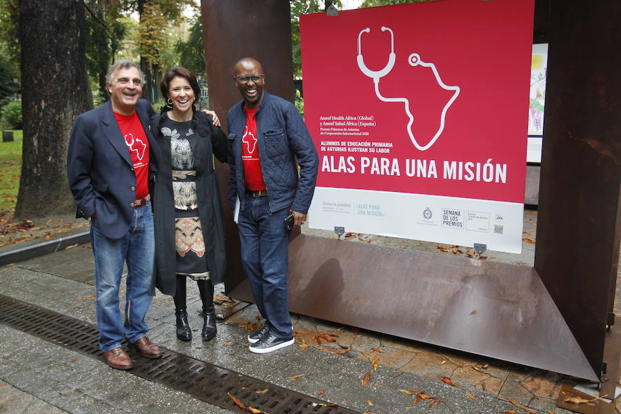 Los representantes de la ONG, galardonada con el Premio Princesa de Asturias de Cooperación Internacional 2018, se reunieron con alumnos de Primaria e inauguraron una exposición con dibujos realizados por los jóvenes estudiantes. 