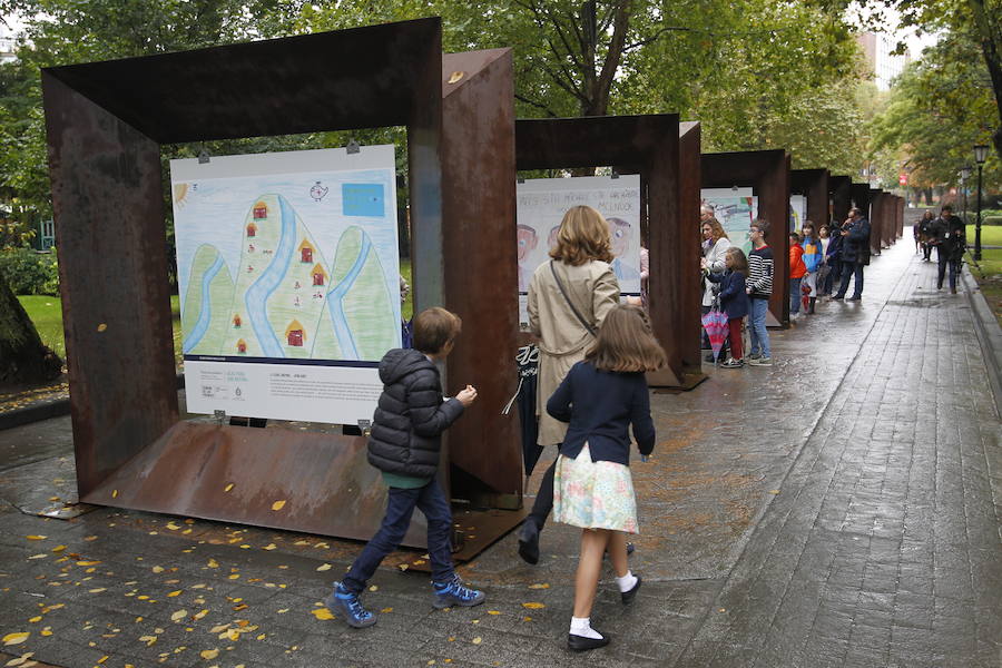 Los representantes de la ONG, galardonada con el Premio Princesa de Asturias de Cooperación Internacional 2018, se reunieron con alumnos de Primaria e inauguraron una exposición con dibujos realizados por los jóvenes estudiantes. 
