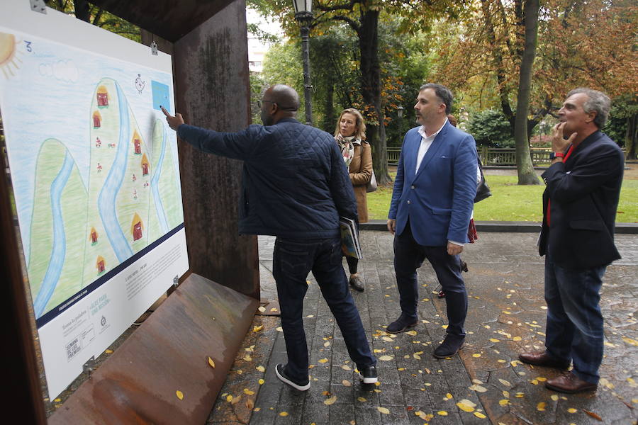 Los representantes de la ONG, galardonada con el Premio Princesa de Asturias de Cooperación Internacional 2018, se reunieron con alumnos de Primaria e inauguraron una exposición con dibujos realizados por los jóvenes estudiantes. 