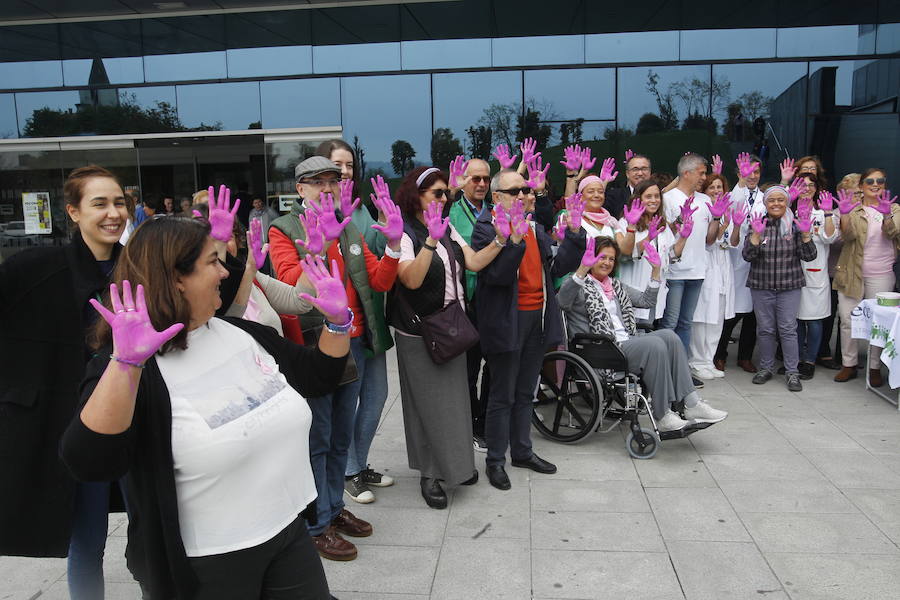 Las mujeres a las que se les diagnostica un cáncer de mama en el programa de detección precoz del Principado tienen mayor esperanza de vida que aquellas que no acuden a las pruebas de cribado, según ha destacado la Consejería de Sanidad con motivo del Día Mundial de esta enfermedad.