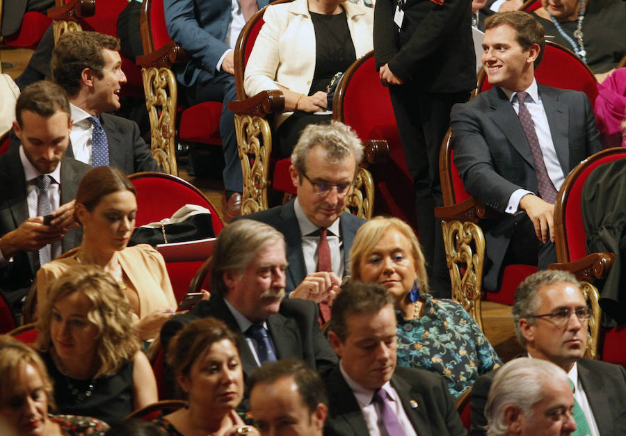 Los Reyes entregaron los ocho galardones en un Campoamor rendido a los premiados, cuyas «vidas ejemplares» fueron destacadas por Don Felipe.