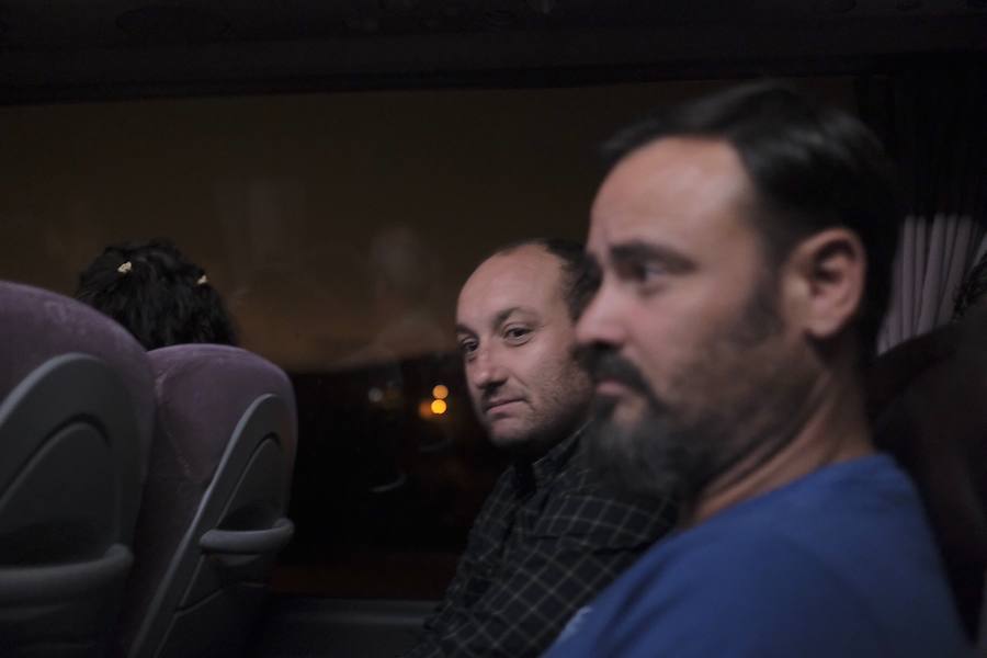 A primera hora de la mañana, una delegación de la plantilla asturiana partió a la ciudad gallega donde la multinacional también ha anunciado que cerrará su plantilla. 