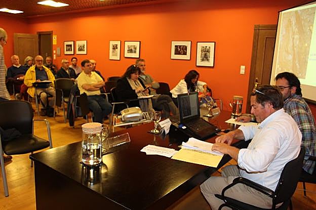 Rogelio Estrada, durante su conferencia en la sede de la Fundación Cardín, en Villaviciosa. 