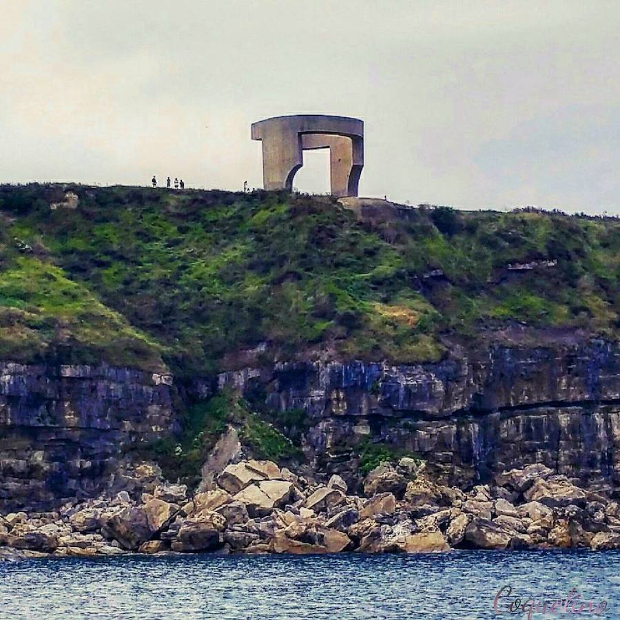 La muestra sobre el proceso de creación de la escultura gijonesa y el congreso en el que expertos de todo el mundo analizarán su impacto y conservación se complementan de la mano de aficionados a la fotografía. El concurso 'Retrato (selfie) con el Elogio'llega hoy a su fin y promete futura exposición. Aún hay tiempo