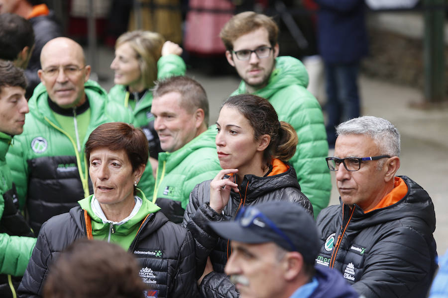 Felipe VI destaca el esfuerzo de los vecinos de Moal por proteger su entorno y «buscar alternativas» en nuevos sectores «que os permiten mantener el pueblo vivo»