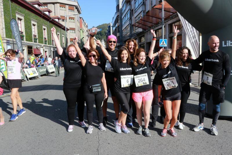 Este domingo se celebra la tercera edición de la Carrera contra el Cáncer de Mama en Mieres. Organizada por la delegación de la Asociación Española Contra el Cáncer (AECC) en Mieres y el Club Atletismo Mieres. La prueba comenzó a las 12 horas, desde la plaza del Ayuntamiento, con un recorrido de 4,5 kilómetros, por el casco urbano de la localidad.
