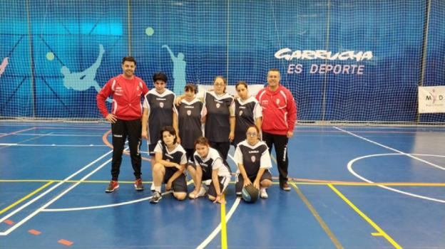 Equipo de niñas de baloncesto del Sanatorio Marítimo. :: E. C.