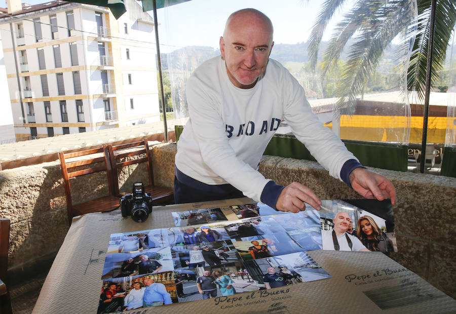 Este moscón hace guardia durante horas para conseguir un retrato junto a caras conocidas y atesora en su colección digital fotos con La Toya Jackson, Martin Scorsese o Leonard Cohen.