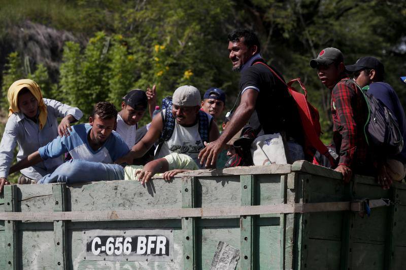 Trump alerta que la caravana de migrantes que partió con miles de personas de San Pedro Sula, en Honduras, el 13 de octubre, constituye una emergencia nacional, y amenazó con cerrar totalmente la frontera. 