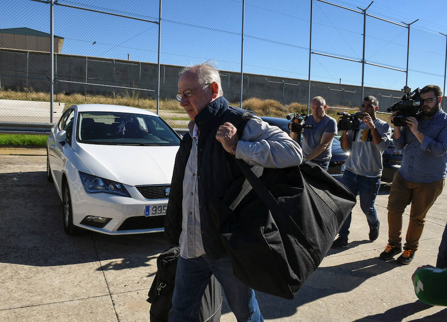 El ex vicepresidente del Gobierno Rodrigo Rato ha ingresado en la prisión madrileña de Soto del Real para cumplir con su condena a cuatro años y medio de cárcel por las tarjetas 'black' de Caja Madrid