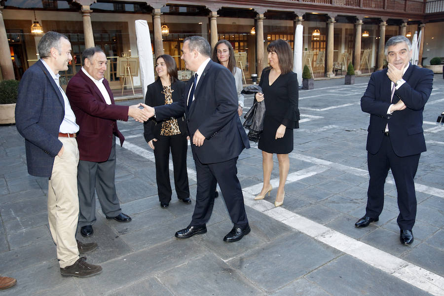 El Orrio, Tukan y Carlos de la Higuera recibieron el galardón en el Reconquista, en un acto que contó con la presencia del consejero de Empleo, Industria y Turismo, Isaac Pola.