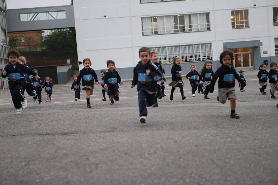 La actividad, en la que participaron escolares de todas las edades, pretende sensibilidad a la sociedad con esta enfermedad.