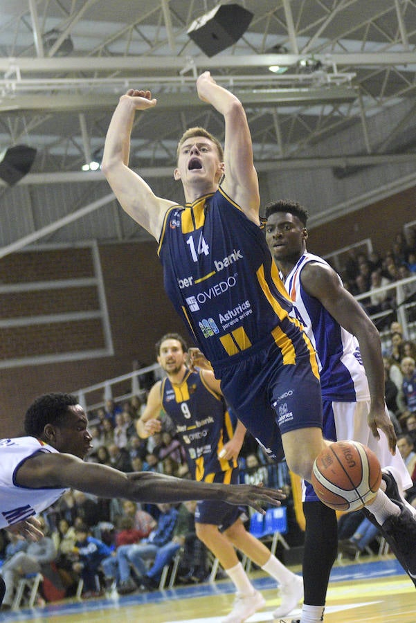 El Liberbank Oviedo sigue sin experimentar la victoria en Pumarín