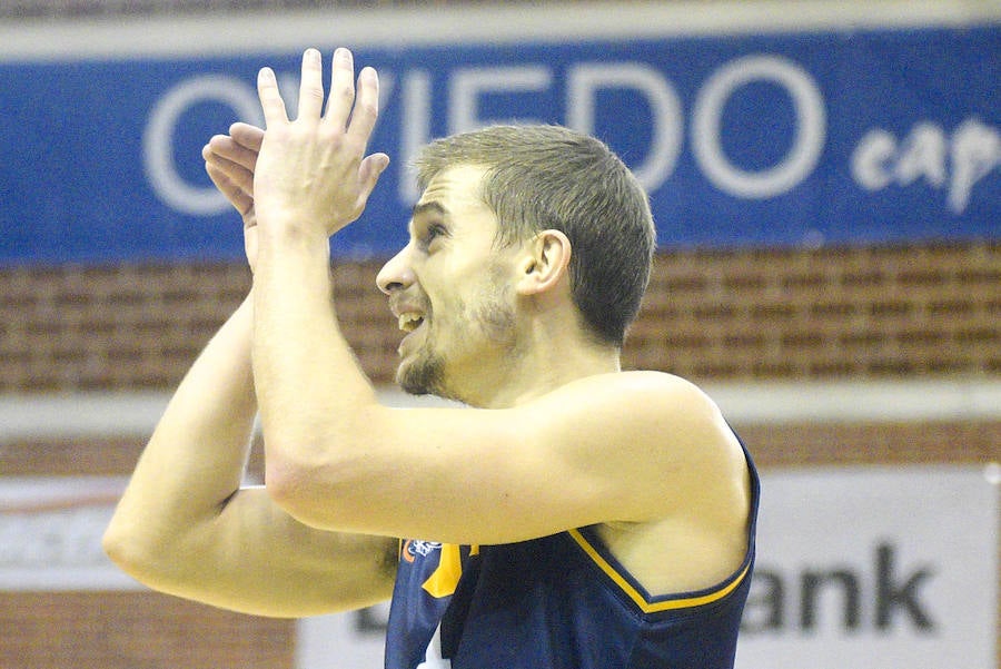 El Liberbank Oviedo sigue sin experimentar la victoria en Pumarín