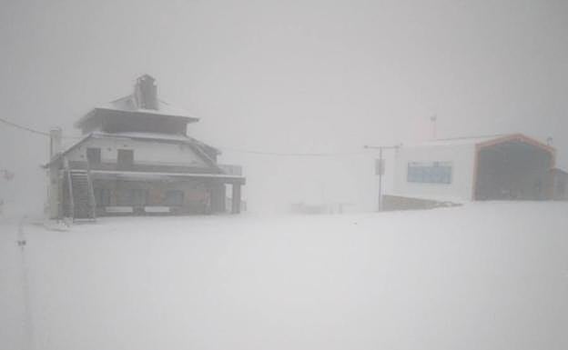 La nieve llega a Valgrande-Pajares