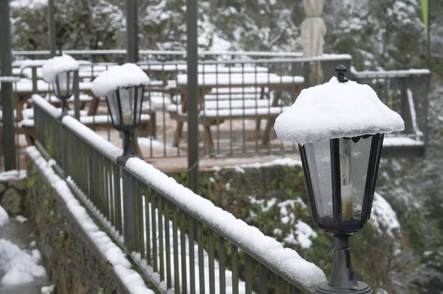 Los concejos del oriente asturiano llucen un manto blanco