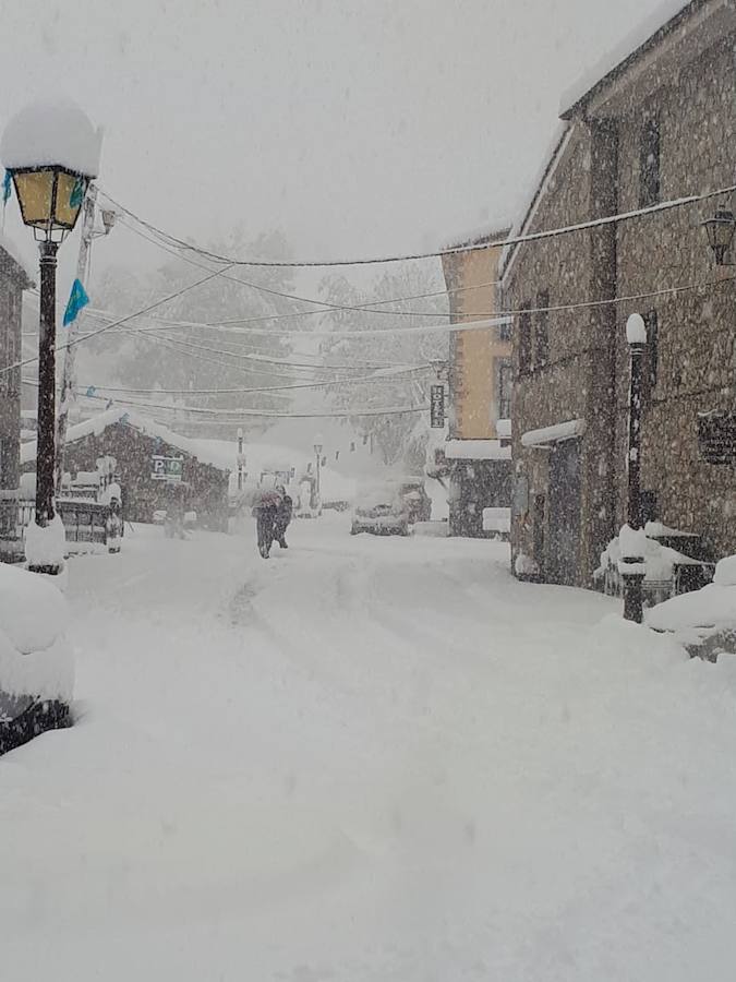 Los concejos del oriente asturiano llucen un manto blanco