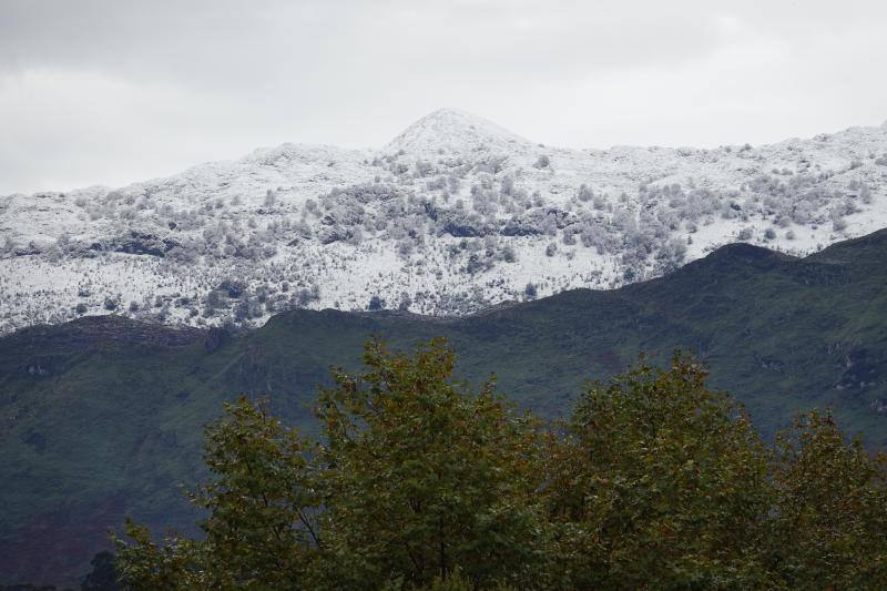 Los concejos del oriente asturiano llucen un manto blanco