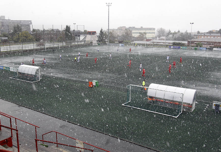 El temporal se ha recrudecido y además de complicar la comunicación con la Meseta, ha ocasionado numerosas incidencias. La nieve ha cubierto muchos puntos de la región dejando estampas totalmente invernales