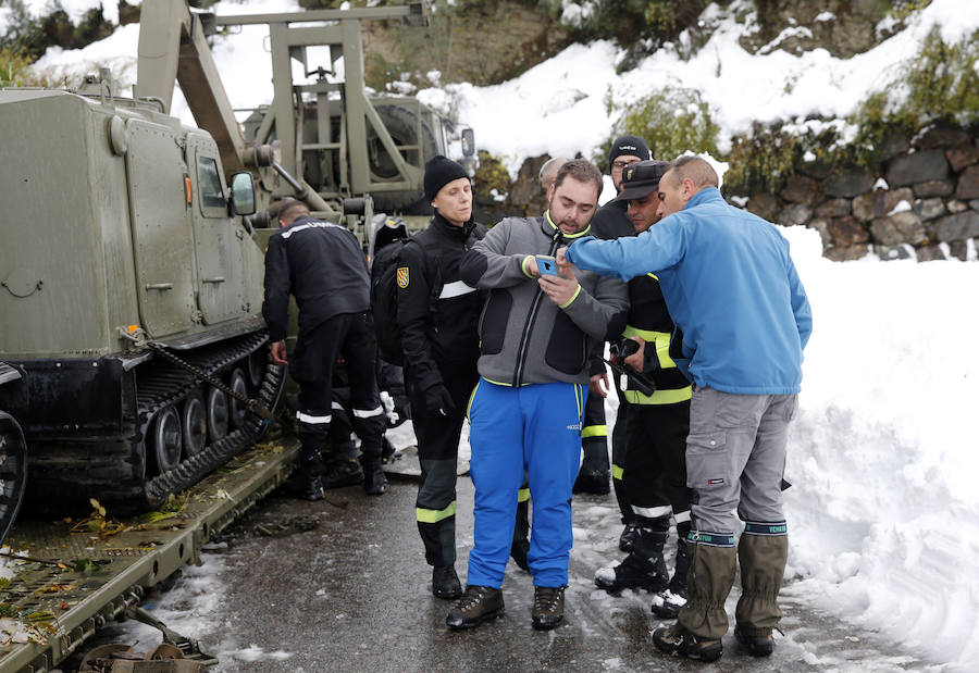 La nieve ha causado estragos en numerosos puntos de Asturias que han necesitado de la ayuda de la Unidad Militar de Emergencias para contrarrestar estos efectos 