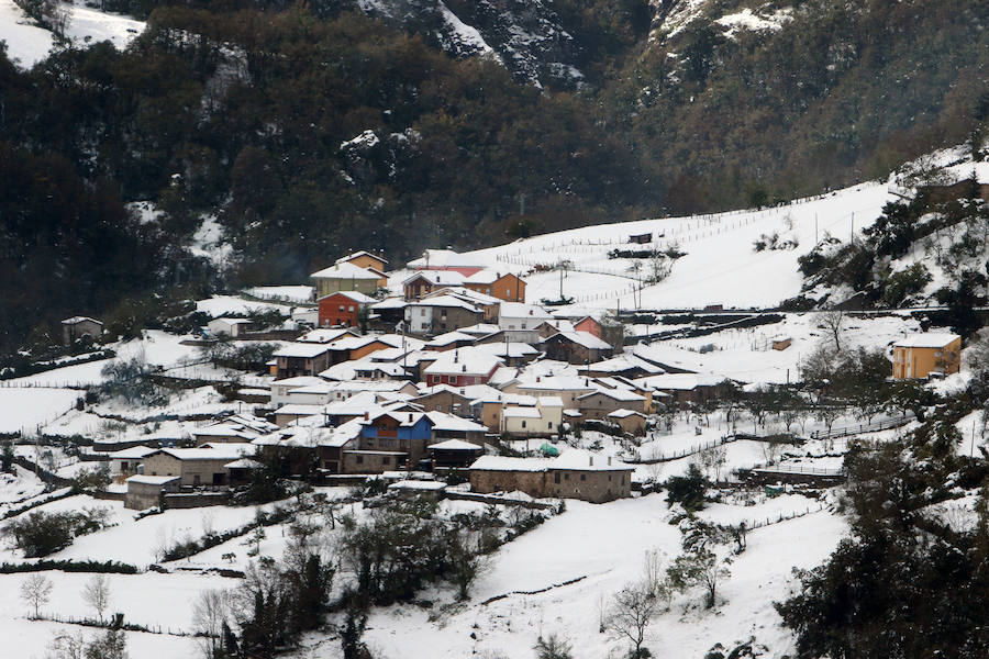 En líneas generales, la semana vendrá protagonizada por más inestabilidad hacia el oeste y menos probabilidad de lluvias hacia el oriente. Las temperaturas serán más altas y la cota de nieve será superior a los 1200/1400 metros