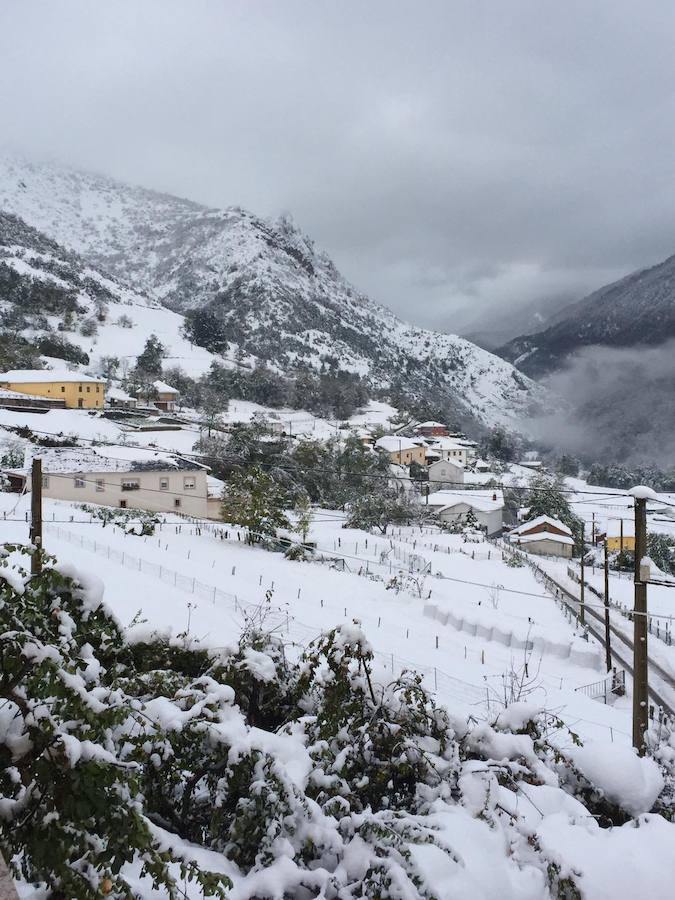 En líneas generales, la semana vendrá protagonizada por más inestabilidad hacia el oeste y menos probabilidad de lluvias hacia el oriente. Las temperaturas serán más altas y la cota de nieve será superior a los 1200/1400 metros