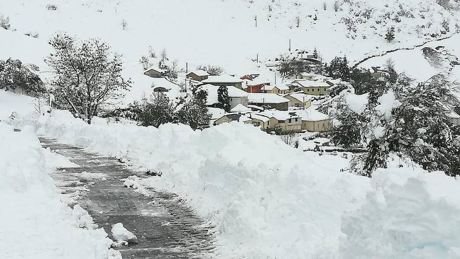 En líneas generales, la semana vendrá protagonizada por más inestabilidad hacia el oeste y menos probabilidad de lluvias hacia el oriente. Las temperaturas serán más altas y la cota de nieve será superior a los 1200/1400 metros