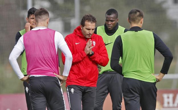 Baraja ensaya con Sousa y Djurdjevic en el teórico once para la Copa