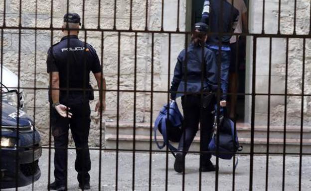 Agentes de la Policía Nacional en Alicante