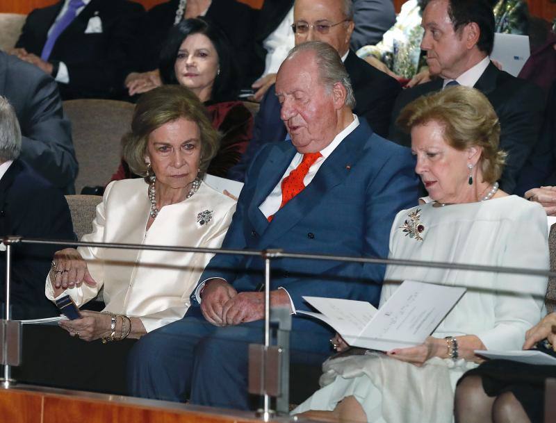 La Reina emérita acudió junto al Rey Juan Carlos a un recital en la Escuela Superior de Música de Madrid con la presencia del tenor Plácido Domingo.