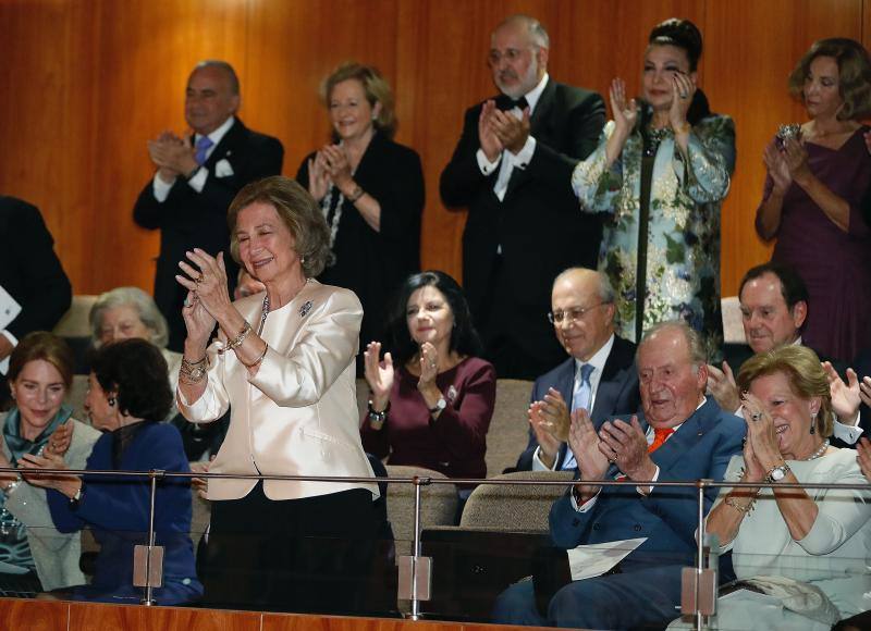 La Reina emérita acudió junto al Rey Juan Carlos a un recital en la Escuela Superior de Música de Madrid con la presencia del tenor Plácido Domingo.