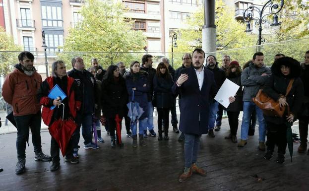 Lectura del comunicado de las compñías de teatro.