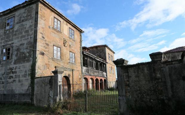 Exterior del palacio de Vigil de Quiñones.