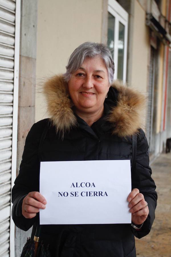 Caridad González. Avilés. «Me preocupa cómo va a quedar la ciudad si cierra definitivamente la empresa».