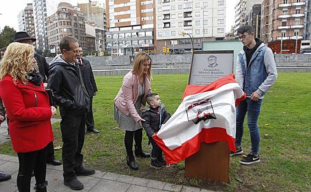 Una placa en El Humedal para recordar a Alejandro Mieres
