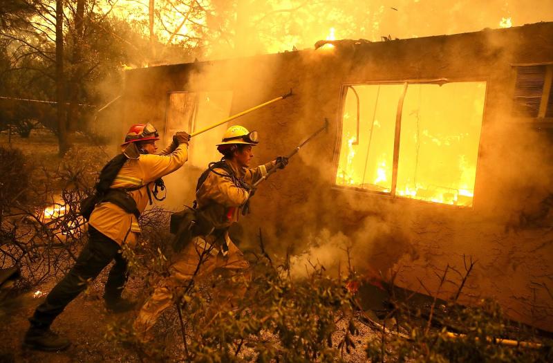 El condado de Buttle es hasta ahora el más afectado, con Camp Fire arrasando con 280 kilómetros cuadrados. Al menos cinco personas han perdido la vida al verse atrapadas por las llamas