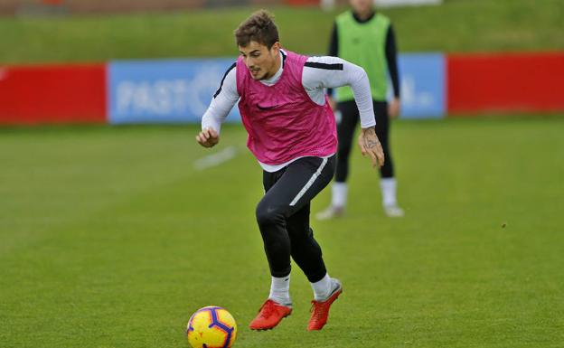 Isma Cerro en un entrenamiento del Sporting