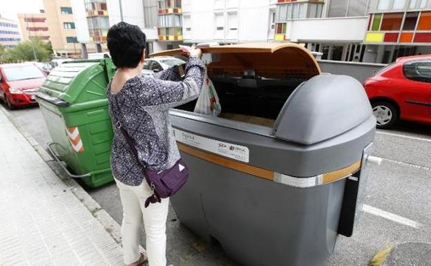 La junta de gobierno aprueba la norma que multará a quien no separe la basura