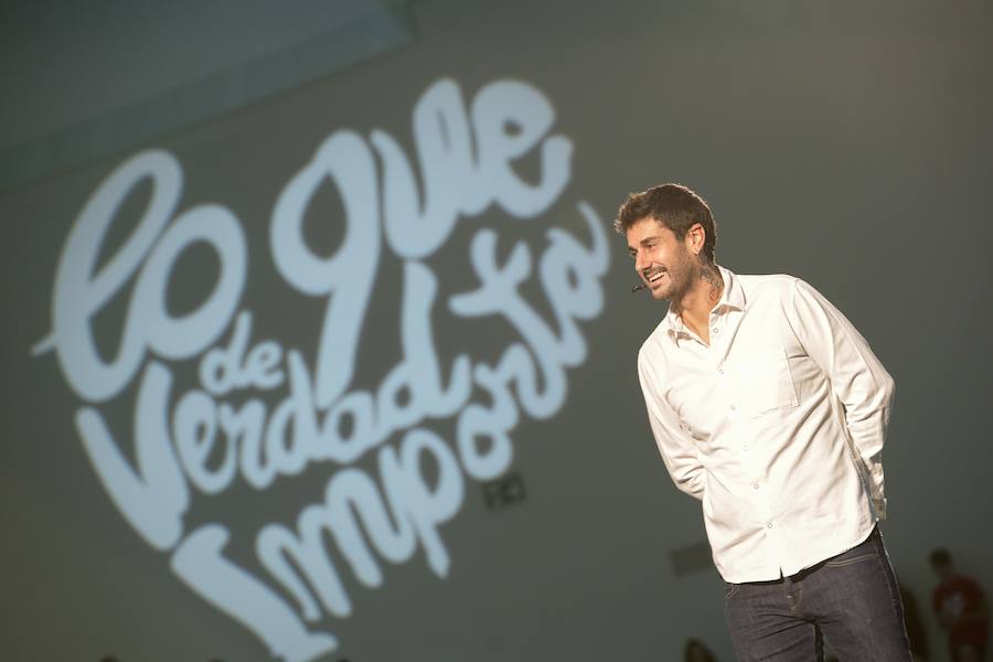 Entre los invitados se encontraban Melendi,  Pedro Aguado, Lary León y Fon de Luján. 