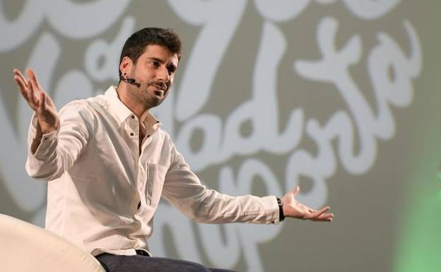 Melendi, en el Palacio de Exposiciones y Congresos Ciudad de Oviedo. 