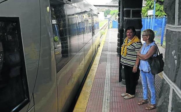 Usuarios del tren en Aller preparan movilizaciones por la falta de inversión