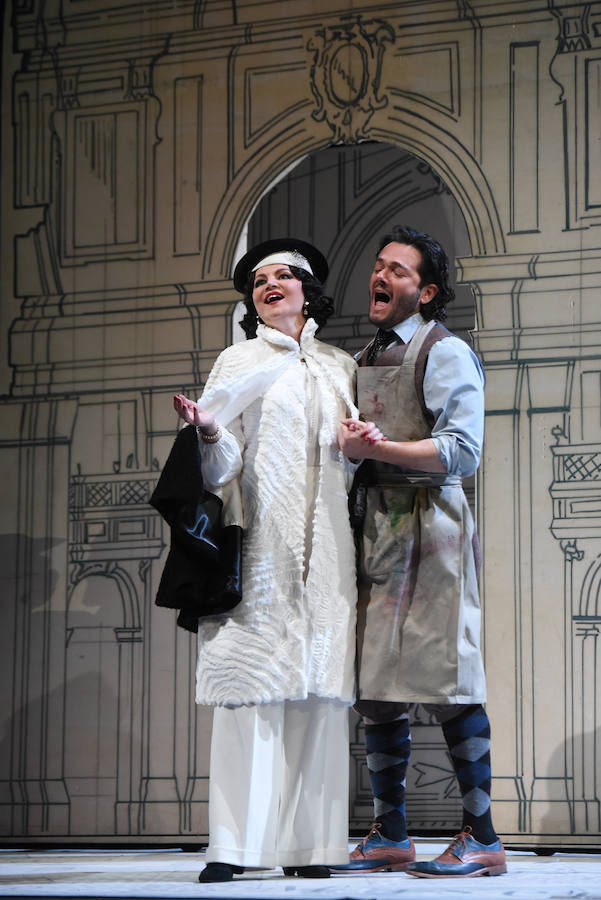 'Tosca' alzó el telón del Teatro Campoamor para encandilar al público ovetense. La obra de Puccini es una de las más escuchadas de la historia de la temporada de la Ópera de Oviedo, pero no defrauda. Para esta edición se han programado un total de cinco funciones.