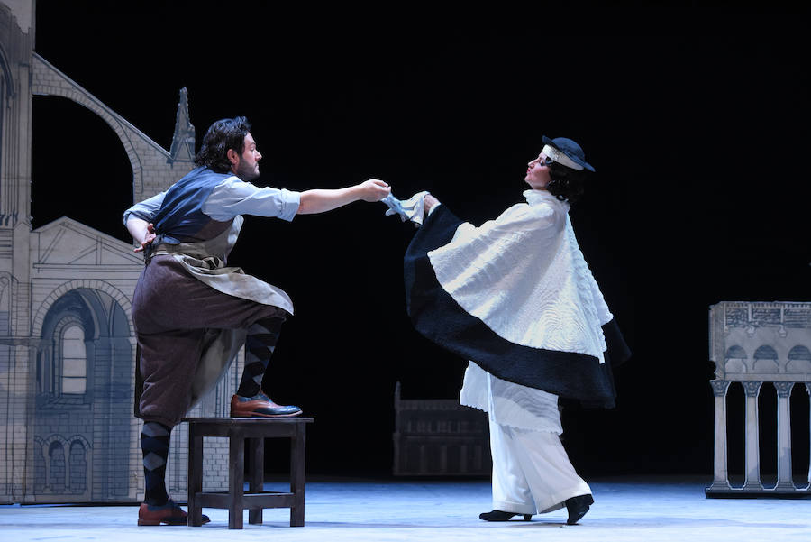 'Tosca' alzó el telón del Teatro Campoamor para encandilar al público ovetense. La obra de Puccini es una de las más escuchadas de la historia de la temporada de la Ópera de Oviedo, pero no defrauda. Para esta edición se han programado un total de cinco funciones.