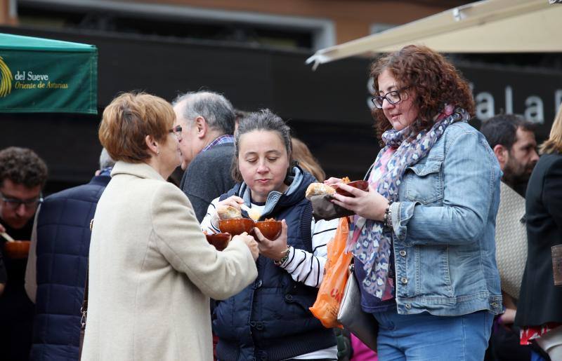 Fotos: Oviedo celebra la tercera Feria de Embutidos Artesanales de Asturias