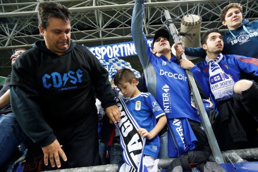 La afición del Real Oviedo explotó de alegría en el Tartiere ante el triunfo de su equipo.