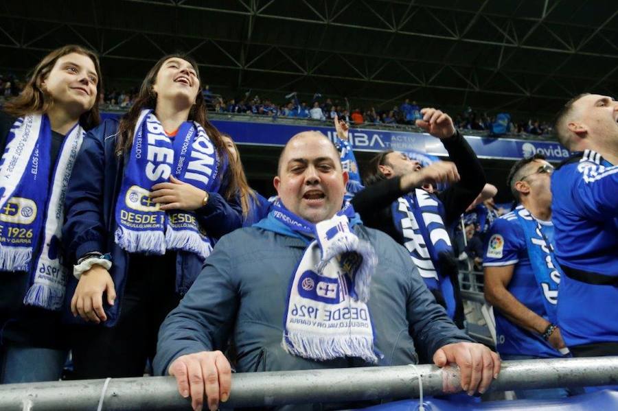 La afición del Real Oviedo explotó de alegría en el Tartiere ante el triunfo de su equipo.