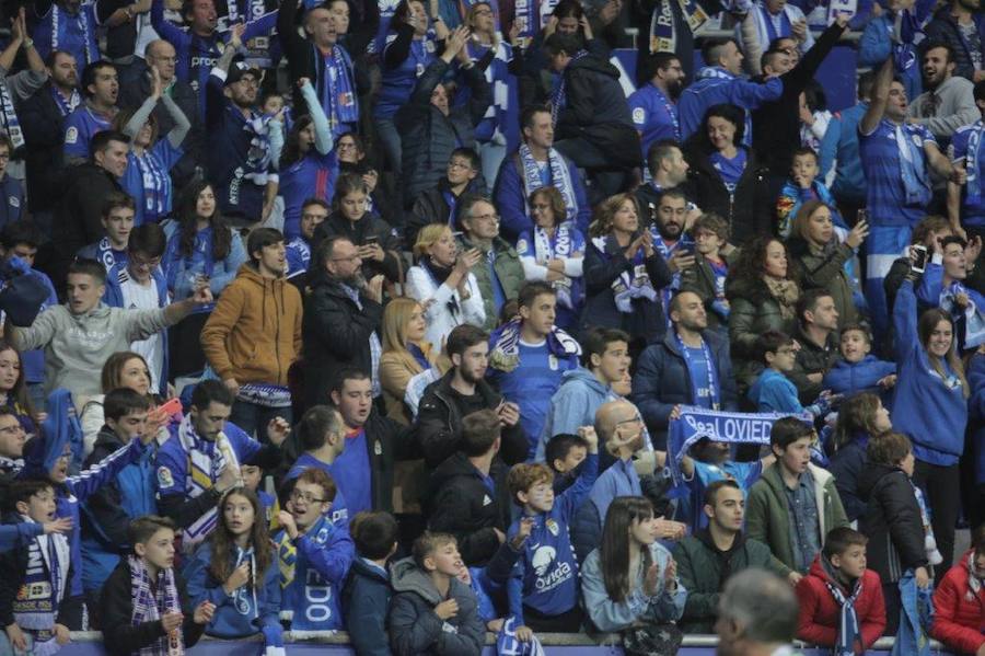 La afición del Real Oviedo explotó de alegría en el Tartiere ante el triunfo de su equipo.